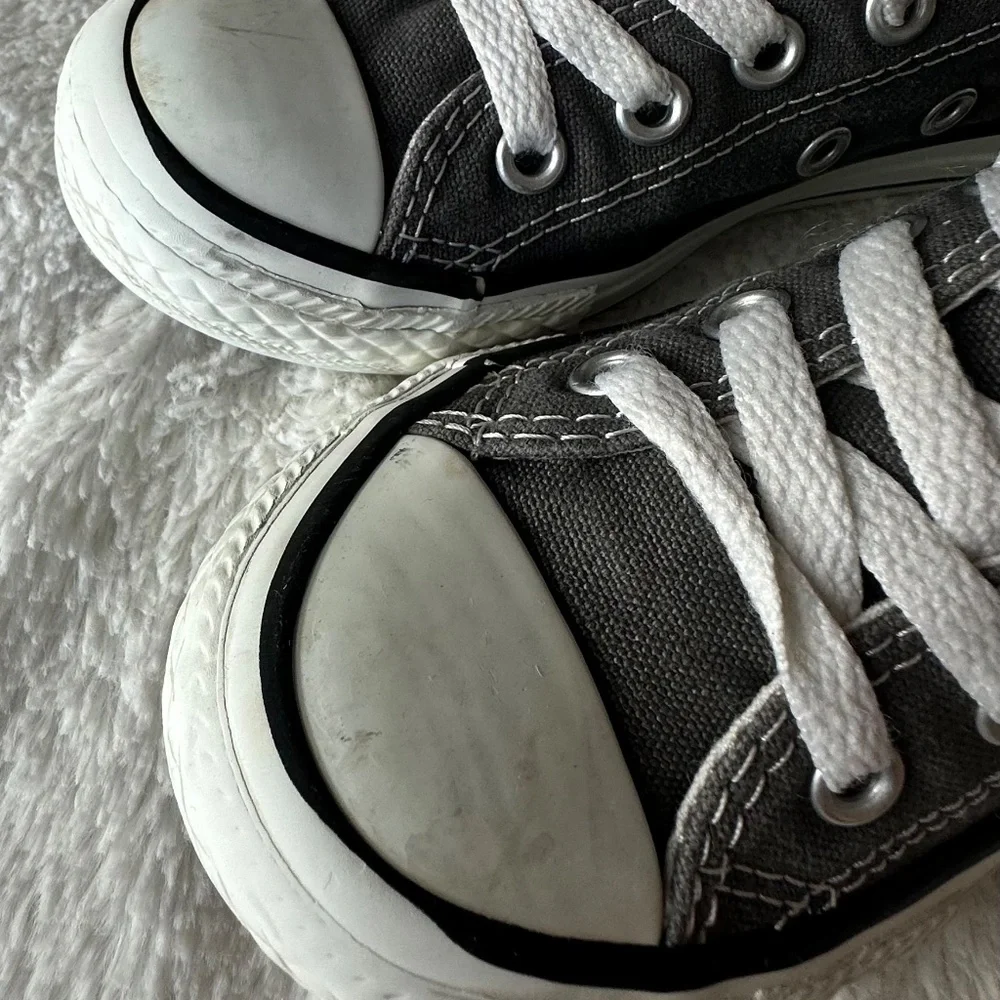 Lot (2) Converse All Star Shoes Sneakers Kids Sz 11 Gray White Lo Top